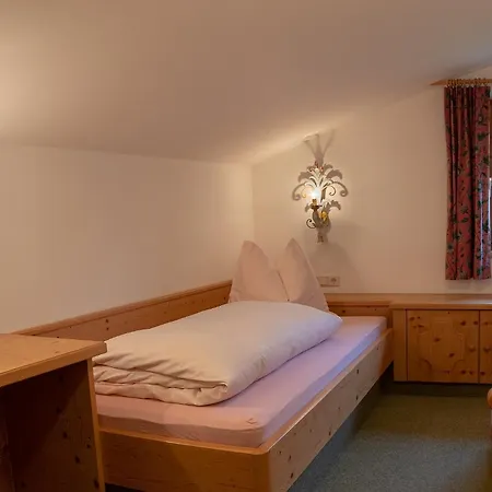 Gaestehaus Almhof Bed & Breakfast