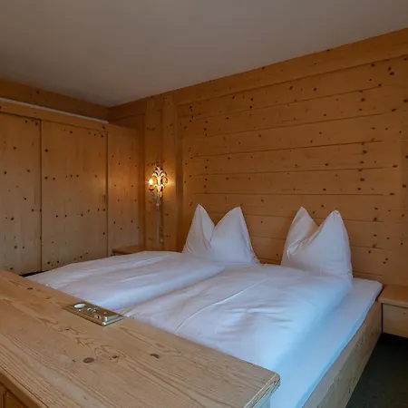 Gaestehaus Almhof Bed & Breakfast Zöblen