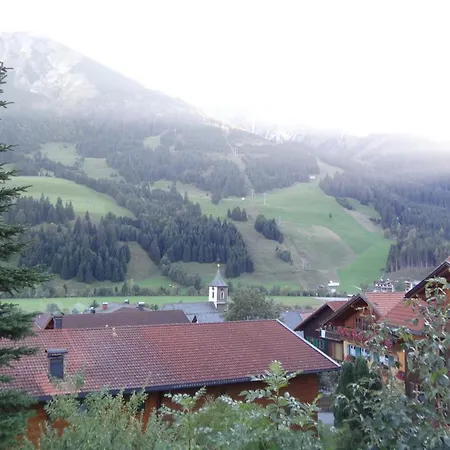 Gaestehaus Almhof * Zöblen