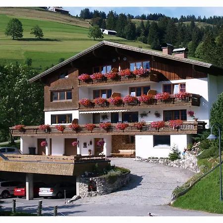 Gaestehaus Almhof Bed and Breakfast