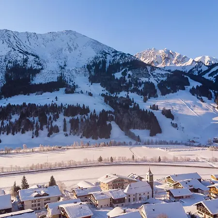 Gaestehaus Almhof Bed and Breakfast Zöblen