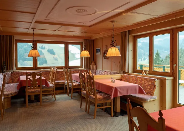 ベッド・アンド・ブレックファスト Gaestehaus Almhof *