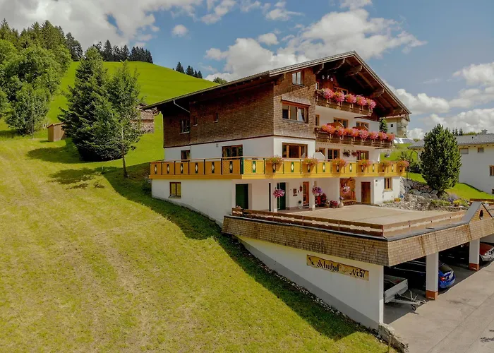 Gaestehaus Almhof * Zöblen